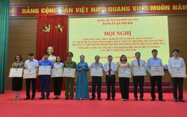 ĐẢNG ỦY XÃ NỘI BÀI KHEN THƯỞNG 20 TẬP THỂ, 34 CÁ NHÂN CÓ THÀNH TÍCH XUẤT SẮC TRONG ĐỢT THI ĐUA CAO ĐIỂM TỔ CHỨC ĐẠI HỘI ĐẠI BIỂU ĐẢNG BỘ XÃ NỘI BÀI LẦN THỨ I VÀ CÔNG TÁC ĐỔI THẺ ĐẢNG VIÊN