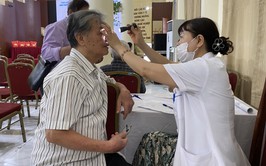 Bảo vệ, chăm sóc sức khỏe Nhân dân là nhiệm vụ chính trị hàng đầu