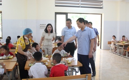 Thạch Thất: Kiểm tra bữa ăn bán trú tại các trường tiểu học trên địa bàn