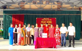 Cán bộ, giáo viên, nhân viên và học sinh Trường Tiểu học Phú Cường chung tay ủng hộ em Đào Kiều Linh