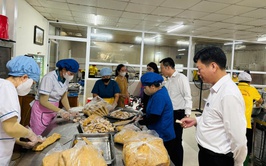 Lãnh Đạo UBND xã kiểm tra tại một số cơ sở chế biến thực phẩm, cung cấp suất ăn cho các đơn vị trường học trên địa bàn xã