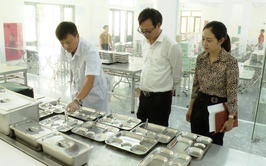 KIỂM TRA CÔNG TÁC TỔ CHỨC ĂN BÁN TRÚ TẠI TRƯỜNG TIỂU HỌC TRẦM LỘNG VÀ MINH ĐỨC.