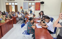 Xã Ba Vì trao quà đến tận tay nhân dân dịp kỷ niệm 80 năm Cách mạng Tháng 8 và Quốc Khánh 02/9