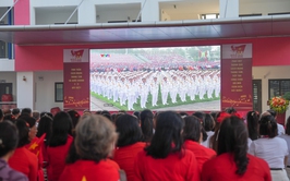 UBND xã Gia Lâm tổ chức trình chiếu trực tiếp Lễ diễu binh kỷ niệm Cách mạng Tháng Tám và Quốc khánh 2/9