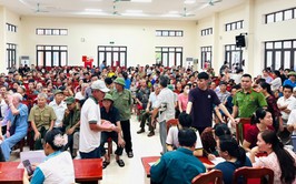 Nhân dân phường Chương Mỹ phấn khởi nhận quà Tết độc lập
