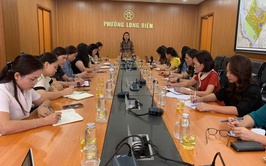 Đảng ủy phường Long Biên làm việc với Bí thư chi bộ khối trường học về tổ chức triển khai thực hiện chiến dịch “45 ngày đêm chuyển đổi số”.