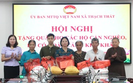 MTTQ xã Thạch Thất trao quà cho hộ gia đình có hoàn cảnh khó khăn
