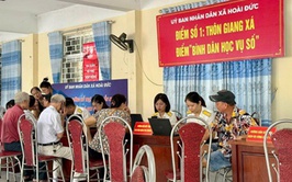 Đông đảo nhân dân tới tham gia tại 5 điểm “Bình dân học vụ số lưu động” trên địa bàn xã Hoài Đức