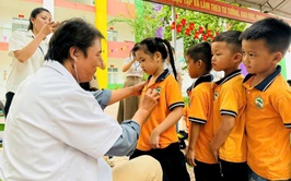 Bệnh viện Tim Hà Nội: Khám tim mạch miễn phí cho trẻ mầm non xã Tiên Phong, Hà Nội