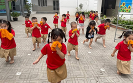 TRƯỜNG MẦM NON HOA MAI TĂNG CƯỜNG TRANG BỊ KĨ NĂNG THOÁT HIỂM CHO CB, GV, NV VÀ HỌC SINH KHI CÓ CHÁY SẢY RA.