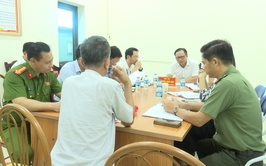 Đồng chí Nguyễn Trúc Anh - TUV, Bí thư Đảng ủy, Chủ tịch HĐNĐ xã tiếp công dân định kỳ tháng 9/2025