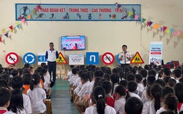 MANG “NỤ CƯỜI AN TOÀN GIAO THÔNG” ĐẾN TỪNG TRƯỜNG HỌC TẠI PHƯỜNG KIẾN HƯNG