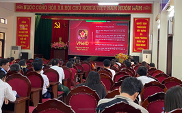 Gần 200 đại biểu tham gia tập huấn kỹ năng số.