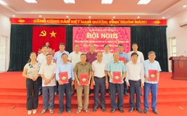 HỘI NGHỊ TRAO QUYẾT ĐỊNH NGHỈ HƯU CHO CÁC ĐỒNG CHÍ CÁN BỘ, CÔNG CHỨC, VIÊN CHỨC XÃ BA VÌ NĂM 2025