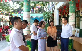 Đồng chí Bí thư Đảng uỷ Nguyễn Xuân Thanh kiểm tra cơ sở vật chất một số trường học trên địa bàn