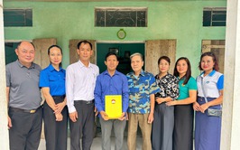 Ủy ban MTTQ xã Suối Hai thăm, tặng quà cho các gia đình có hoàn cảnh đặc biệt khó khăn nhân dịp Quốc khánh 2/9