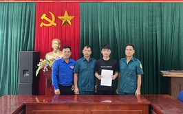3 thanh niên xã Thanh Oai hăng hái viết đơn tình nguyện nhập ngũ năm 2026