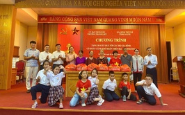 Phường Thanh Liệt: Gia đình Trí tuệ - Tình người trao 28 suất quà cho các hoàn cảnh khó khăn nhân dịp Quốc khánh 2/9 và mùa Vu Lan báo hiếu