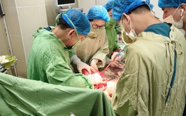 Bệnh viện Phụ sản Hà Nội: Phẫu thuật lấy khối u xơ tử cung khổng lồ lan rộng đến hạ sườn