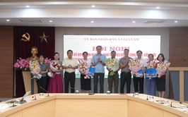 UBND xã Gia Lâm tổ chức hội nghị công bố quyết định nghỉ hưu, nghỉ thôi việc đối với công chức, viên chức theo nghị định 178/NĐ-CP, nghị định 67/NĐ-CP của Chính phủ