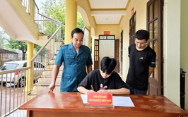 Thanh niên xã Phúc Thọ hăng hái viết đơn tình nguyện lên đường nhập ngũ năm 2026