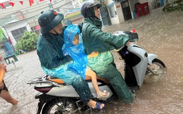 Phường Định Công hỗ trợ người dân khắc phục ảnh hưởng do hoàn lưu bão số 10 gây ra