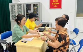 Một số hình ảnh chi trả tiền quà nhân dịp kỷ niệm 80 năm Cách mạng tháng Tám và Quốc khánh 2/9
