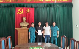 Em Đỗ Khắc Thịnh, SN 2004 Thôn Yên Lạc xã Hòa Phú viết đơn tình nguyện nhập ngũ năm 2026