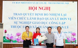 UBND xã Quảng Bị: trao quyết định bổ nhiệm lại viên chức lãnh đạo, quản lý đơn vị sự nghiệp giáo dục công lập thuộc UBND xã.