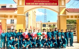 Hội đồng nghĩa vụ Quân sự xã Cổ Đô gặp mặt trao Quyết định nhập ngũ đối với công dân xã Cổ Đô thi đỗ vào các trường Học viện, Đại học trong Quân đội năm 2025.