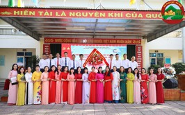 Đồng chí Bí thư Đảng ủy – Chủ tịch HĐND xã dự lễ khai giảng năm học mới tại trường Tiểu học và trường THCS Phú Cát