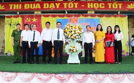 Đồng chí Phó chủ tịch Thường trực UBND xã Tống Văn Thái dự Lễ khai giảng tại trường Tiểu học Hoàng Diệu