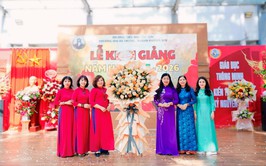 Học sinh phường Hai Bà Trưng hân hoan đón năm học mới: Tự hào truyền thống - Vững bước tương lai.