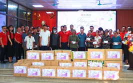 UBMTTQ xã Hòa Xá phối hợp SeABank trao quà cho hộ cận nghèo, hộ khó khăn trên địa bàn xã