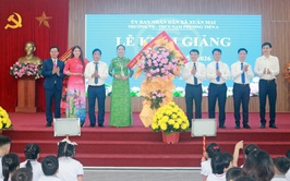 Đồng chí Bí thư Đảng ủy xã Hoàng Minh Hiến dự Lễ khai giảng năm học mới tại Trường Tiểu học Nam Phương Tiến A và THCS Nam Phương Tiến A