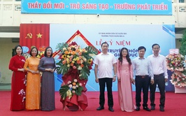 Đồng chí Nguyễn Anh Đức dự lễ khai giảng năm học 2025 - 2026 tại trường THCS Xuân Mai A