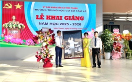 Đồng chí Chủ tịch UBND xã Vĩnh Thanh dự Lễ khai giảng năm học mới tại Trường THCS Tàm Xá

