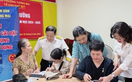 Phường Tương Mai đẩy mạnh công tác hướng dẫn nhân dân cài đặt ứng dụng eTax Mobile.
