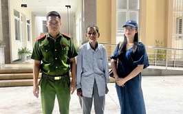 CÔNG AN XÃ THANH OAI KỊP THỜI GIÚP ĐỠ NGƯỜI CAO TUỔI BỊ LẠC TÌM VỀ GIA ĐÌNH
