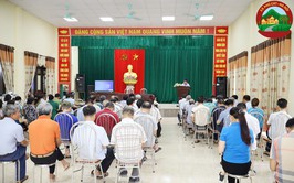Đồng chí Bí thư Đảng ủy, Chủ tịch HĐND xã dự sinh hoạt chi bộ thường kỳ tháng 9 tại chi bộ thôn Long Phú