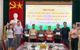 SỞ NÔNG NGHIỆP VÀ PHÁT TRIỂN NÔNG THÔN HÀ NỘI THĂM, TẶNG QUÀ HỘ NGHÈO TẠI PHƯỜNG SƠN TÂY, TÙNG THIỆN VÀ XÃ ĐOÀI PHƯƠNG