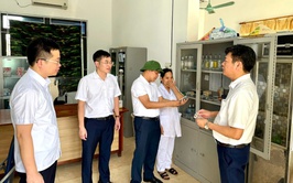 Lãnh đạo UBND xã kiểm tra tiến độ các công trình xây dựng và công tác y tế trên địa bàn