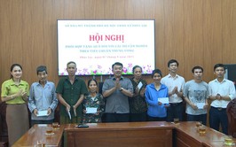 Sở Nông nghiệp và Môi trường TP Hà Nội trao quà hỗ trợ hộ cận nghèo tại xã Phúc Lộc