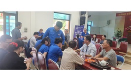 Hội nghị Bình dân học vụ số tại thôn Hà Hương, xã Thư Lâm đã thu hút đông đảo Nhân dân tham gia
