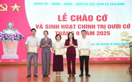 XÃ VÂN ĐÌNH TỔ CHỨC  SINH HOẠT CHÍNH TRỊ DƯỚI CỜ THÁNG 9 VÀ TRAO QUYẾT ĐỊNH NGHỈ CÔNG TÁC CHO CÁN BỘ, CCVC THEO NĐ 178/NĐ-CP VÀ NĐ 67/NĐ-CP