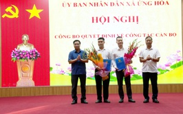 UBND xã Ứng Hoà tổ chức Hội nghị công bố Quyết định về công tác cán bộ.