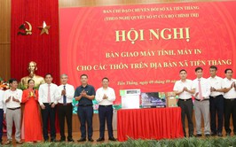 Xã Tiến Thắng bàn giao máy tính cho 22 thôn, thúc đẩy chuyển đổi số ở cơ sở