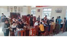 961 người dân xã Nam Phù được hỗ trợ cài đặt và nộp thuế trên ứng dụng Etax Mobile