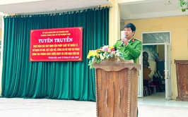 Tuyên truyền pháp luật về sử dụng vũ khí, vật liệu nổ, công cụ hỗ trợ và công tác phòng cháy, chữa cháy, cứu nạn cứu hộ tại Trường THCS Phượng Dực