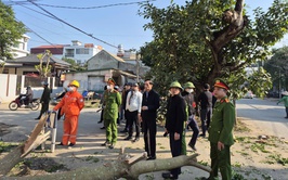 Các lực lượng xã Hạ Bằng ra quân bảo đảm trật tự đô thị, an toàn giao thông